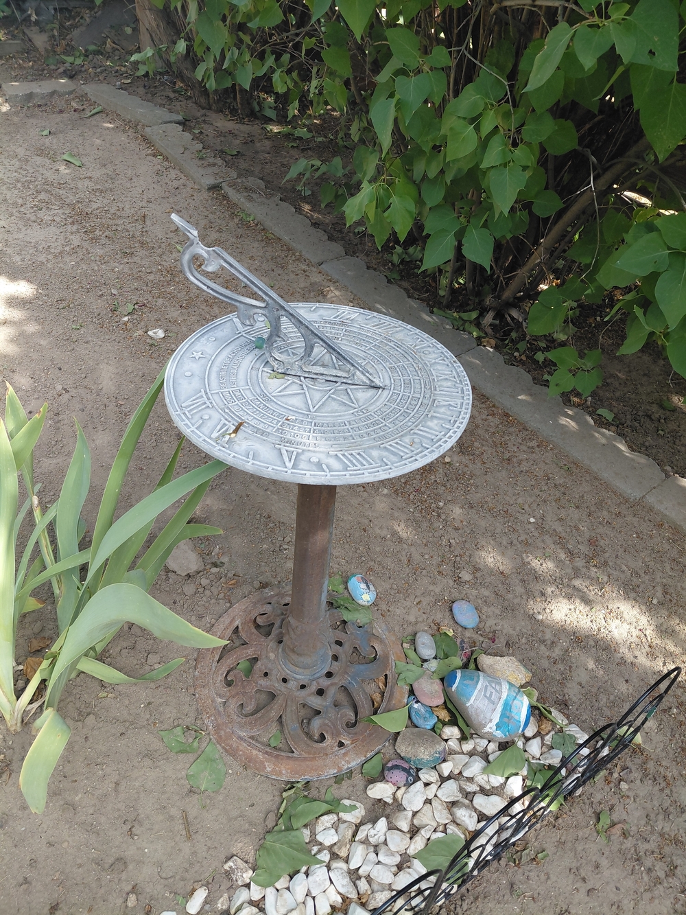 Decorative Vintage Cast-iron Sundial on Patina Pedestal - Silver & Brown